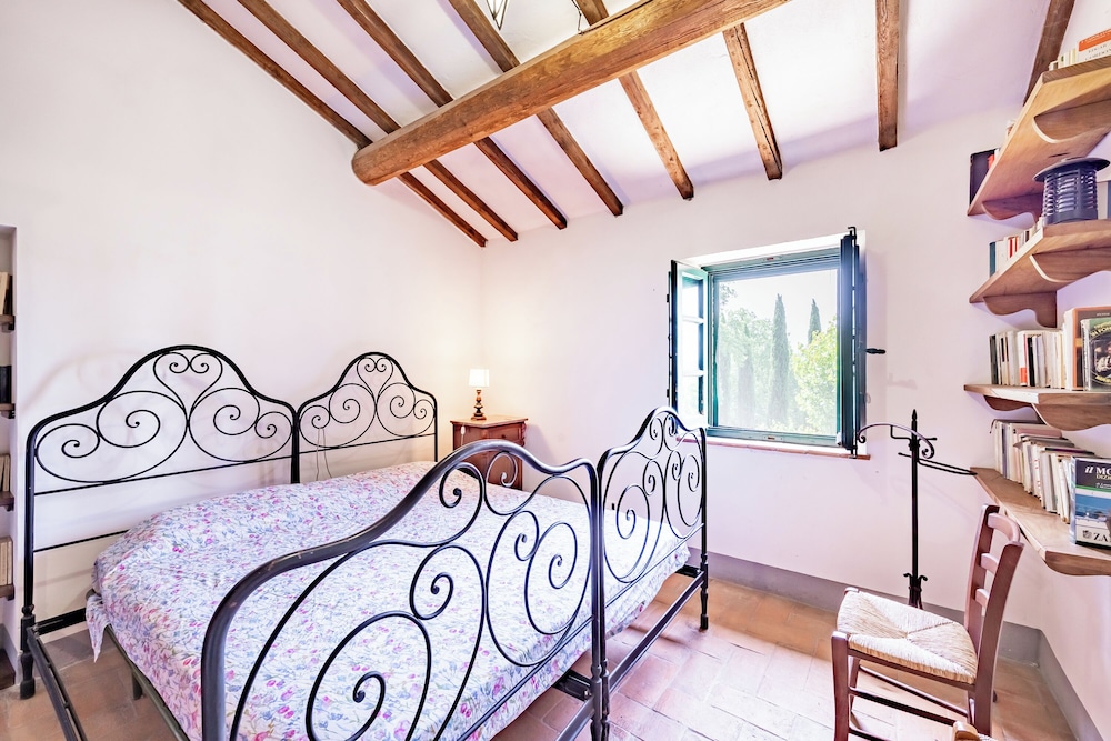 Family Villa, 4 Bedrooms (Semidetached Villa Shared Pool)