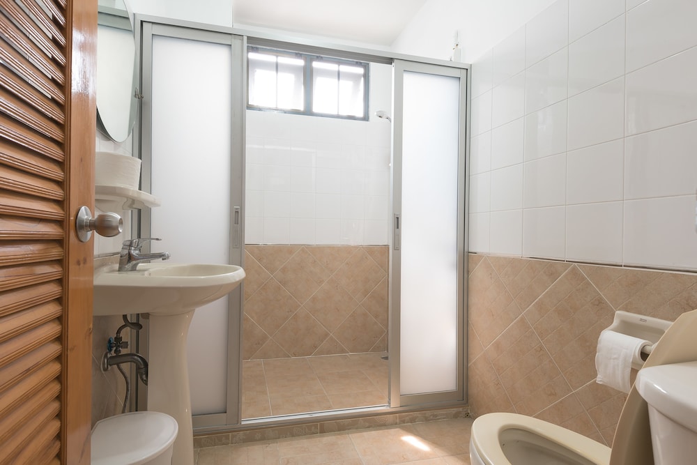 Family room  for 8 person with Shared Bathroom photo 2