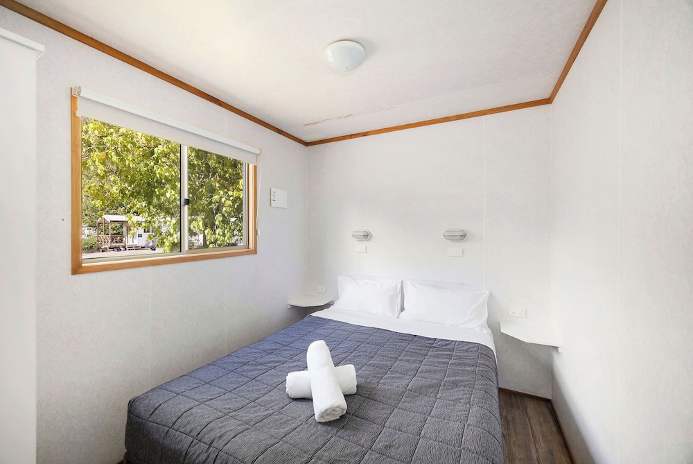 Deluxe Cabin - Sleeps 6 - Lifestyle
