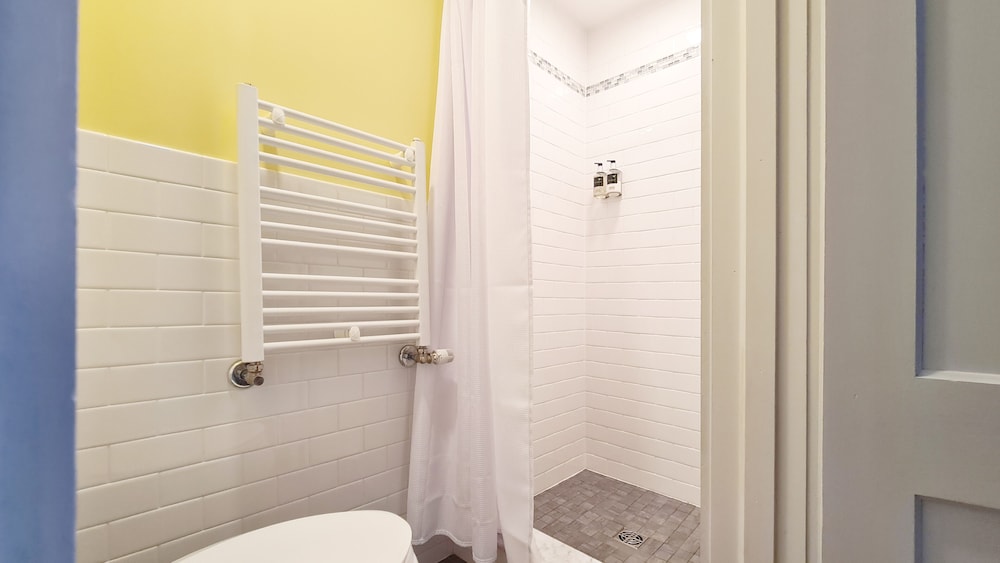 Double Room, 1 Queen Bed, Private Bathroom, Lake View, photo 6