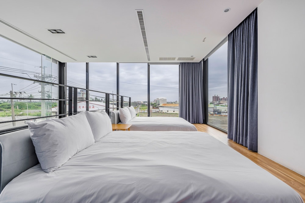 Panoramic Quadruple Room, 1 Bedroom, City View photo 2