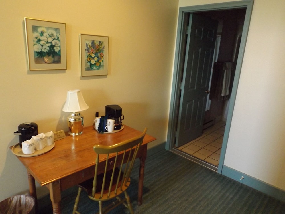 Standard Room, 1 Queen Bed photo 1