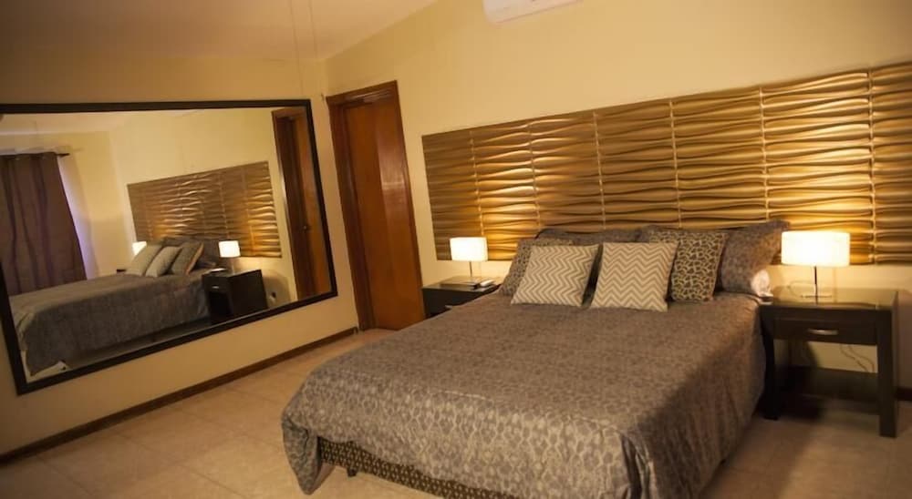 Standard Room, 1 Queen Bed