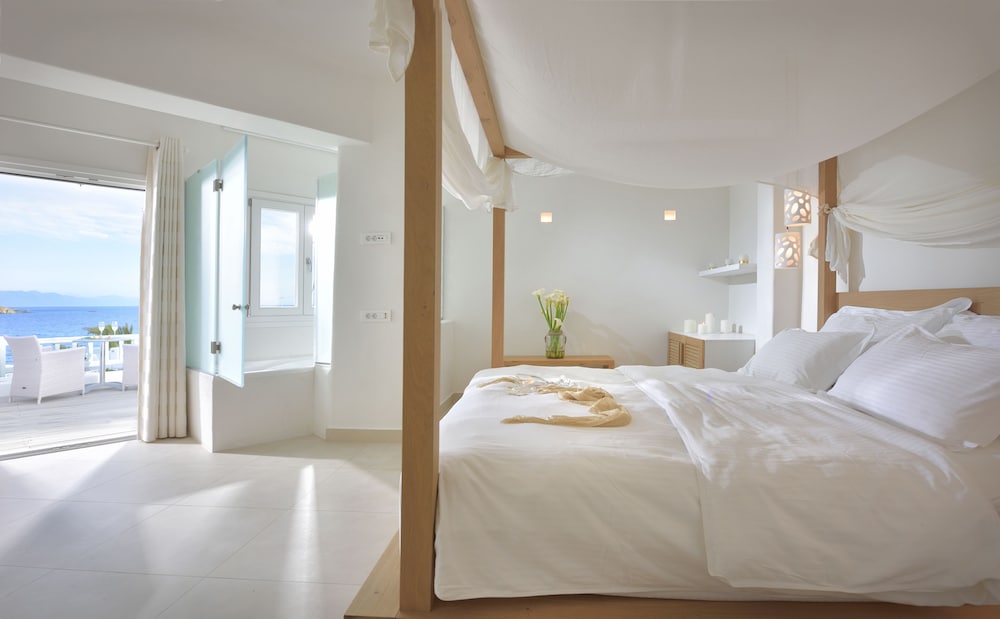 Honeymoon Suite, Sea View