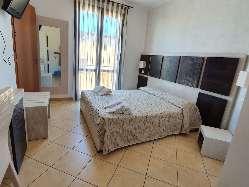 Double Room, 1 Queen Bed photo 2