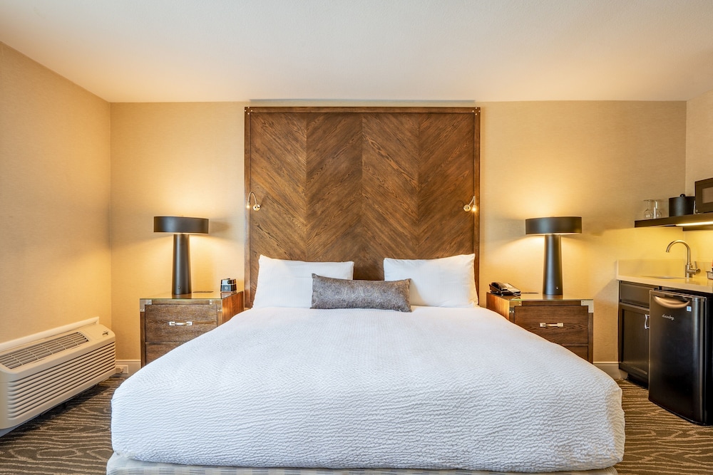 Standard Room, 1 King Bed, Non Smoking (Upstairs or Second Floor) - Photo 3