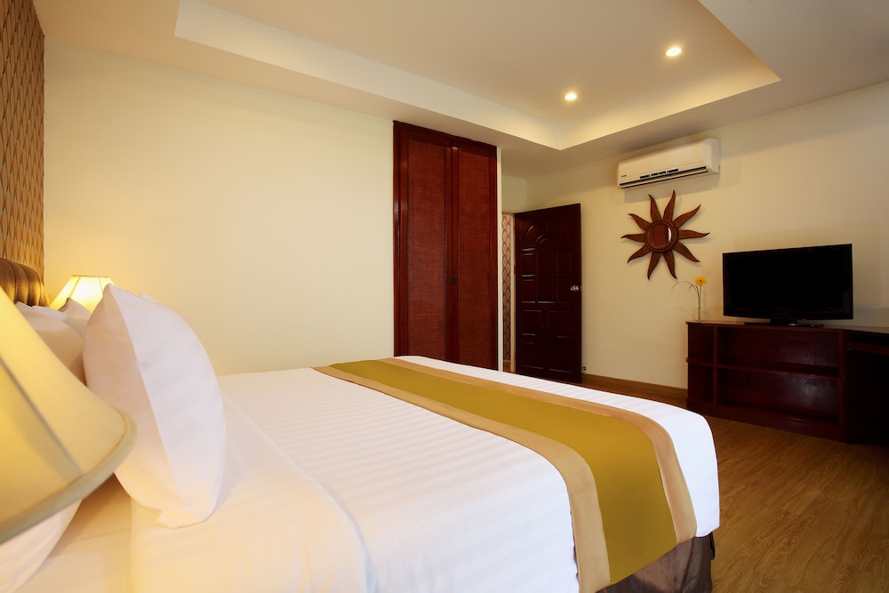 One Bedroom Terrace Suite - Photo 2