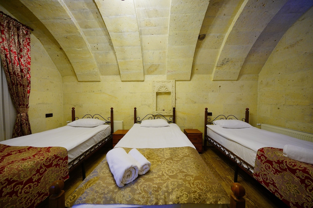 Deluxe Triple Room photo 2