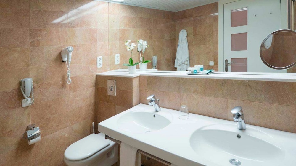 Double Room - Photo 15