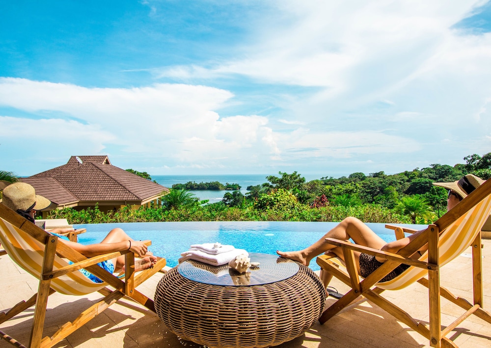 Luxury Villa, 3 Bedrooms, Beachfront - Photo 4