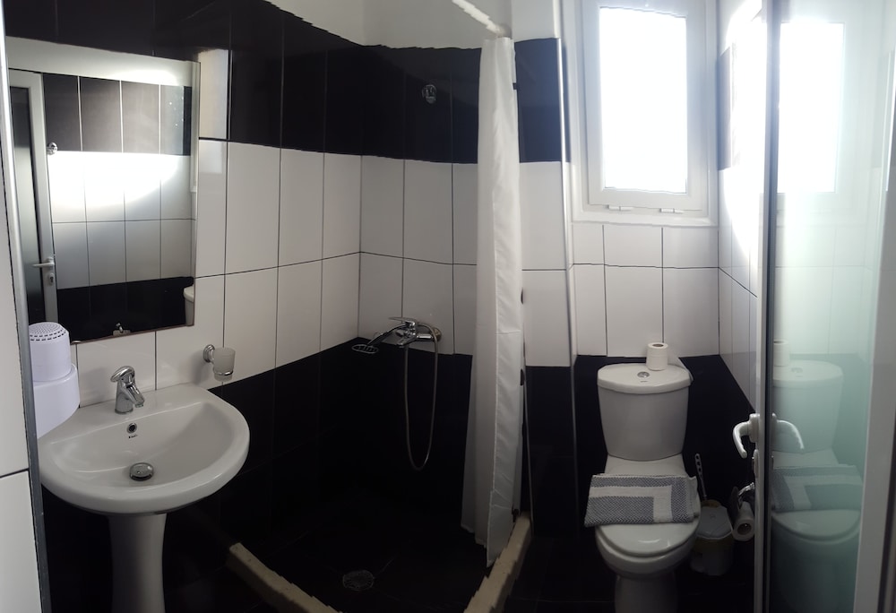 Basic Double Room photo 3