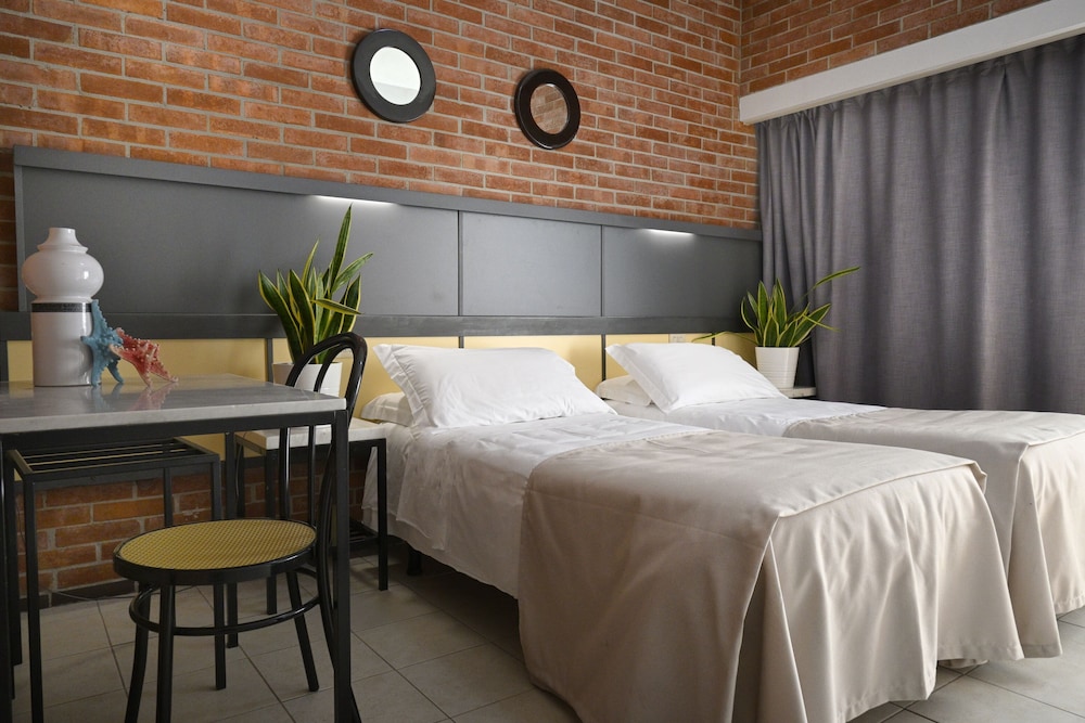 Double or Twin Room - Photo 4