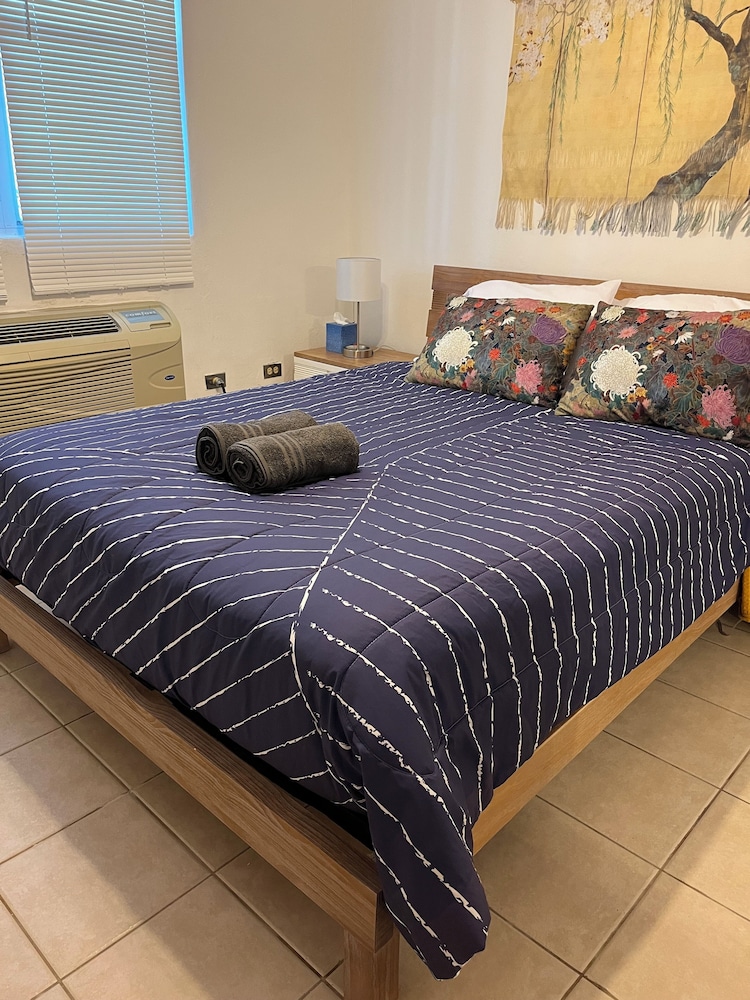 Comfort Condo, 2 Bedrooms, Poolside photo 3
