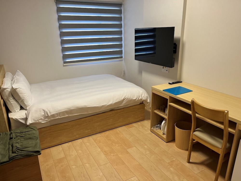 Basic Double Room photo 2