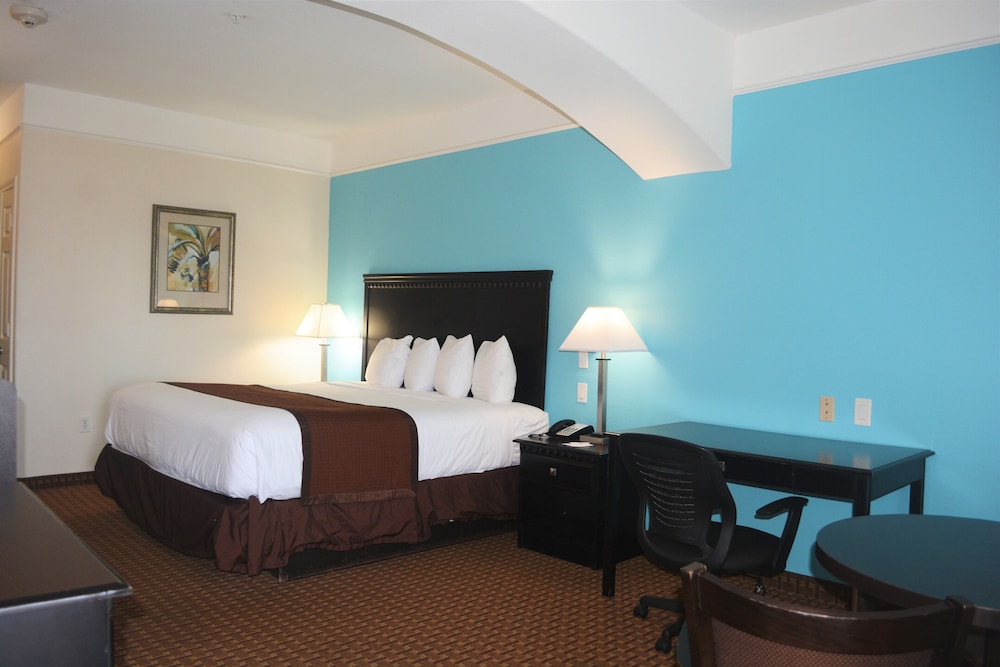Suite, 1 King Bed, Non Smoking, Ocean View - Photo 4