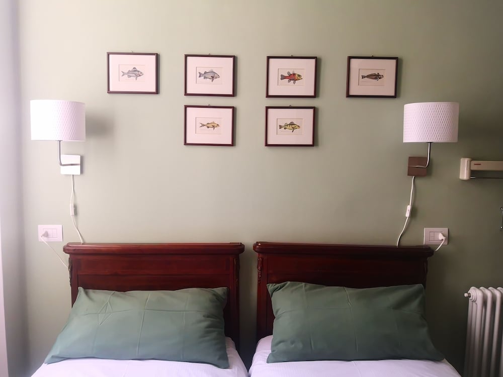 Twin Room, Shared Bathroom photo 2