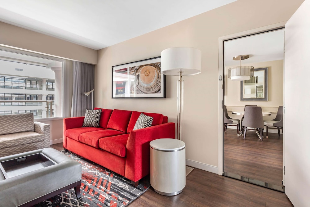 Suite, 2 Bedrooms, Accessible, Non Smoking (Roll In Shower)