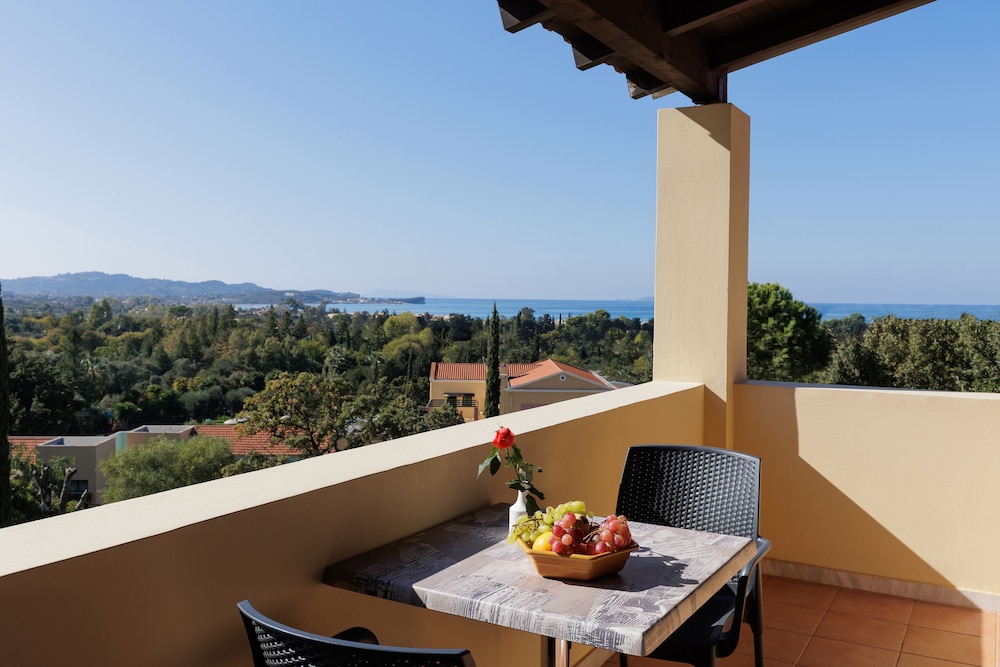 Family Apartment, 1 Bedroom, Partial Sea View - Photo 1