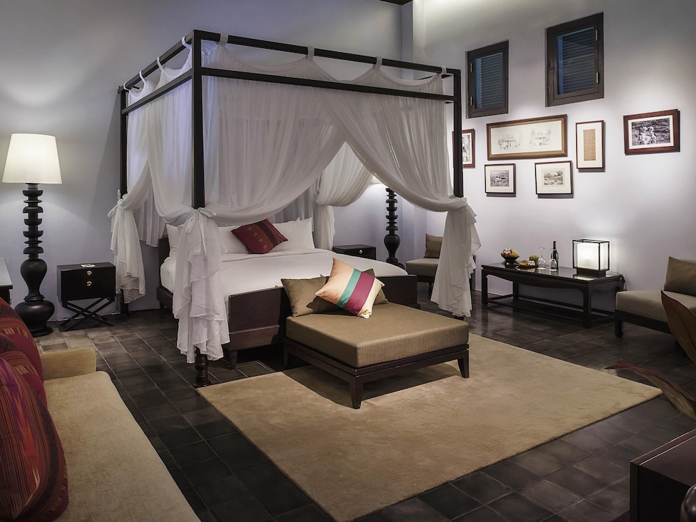 Signature Governor's Residence, 1 King Bed and 1 Queen Bed photo 2