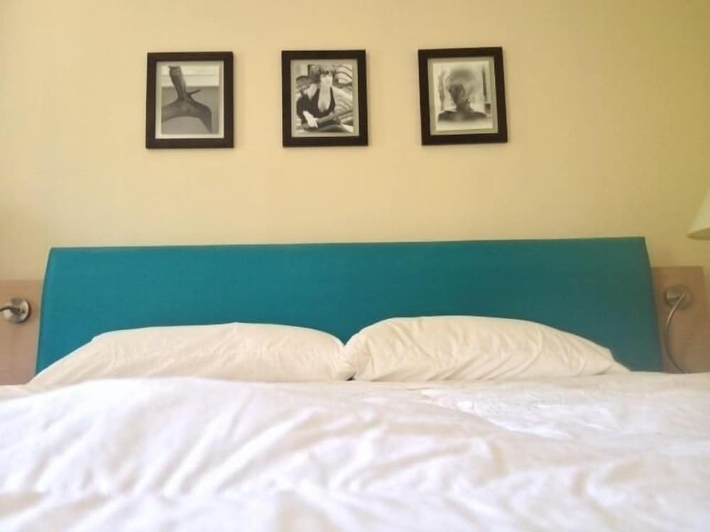 Standard Room, 1 King Bed, Refrigerator & Microwave photo 1