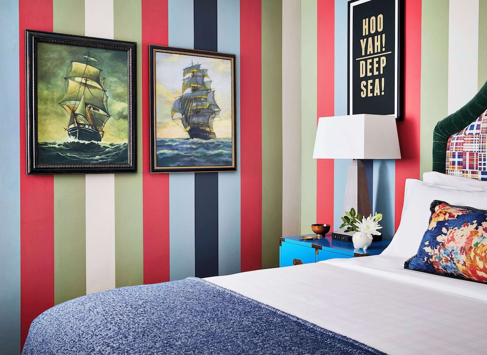 Junior Suite, 1 King Bed, Bathtub (Mobility & Hearing) - Photo 2