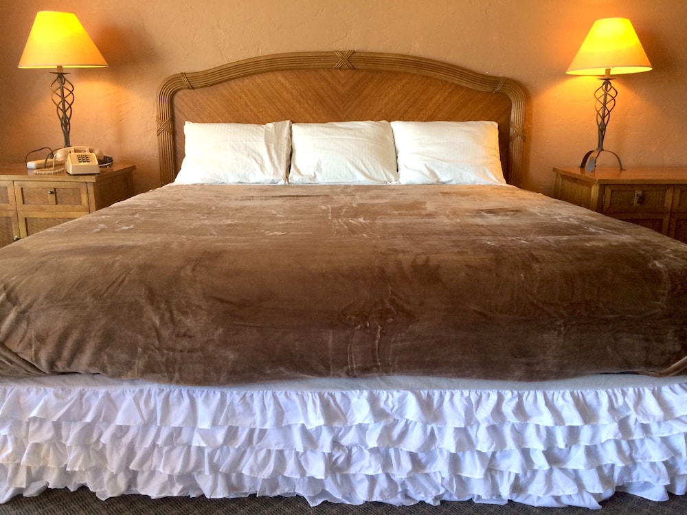 Deluxe Room, 1 King Bed photo 1
