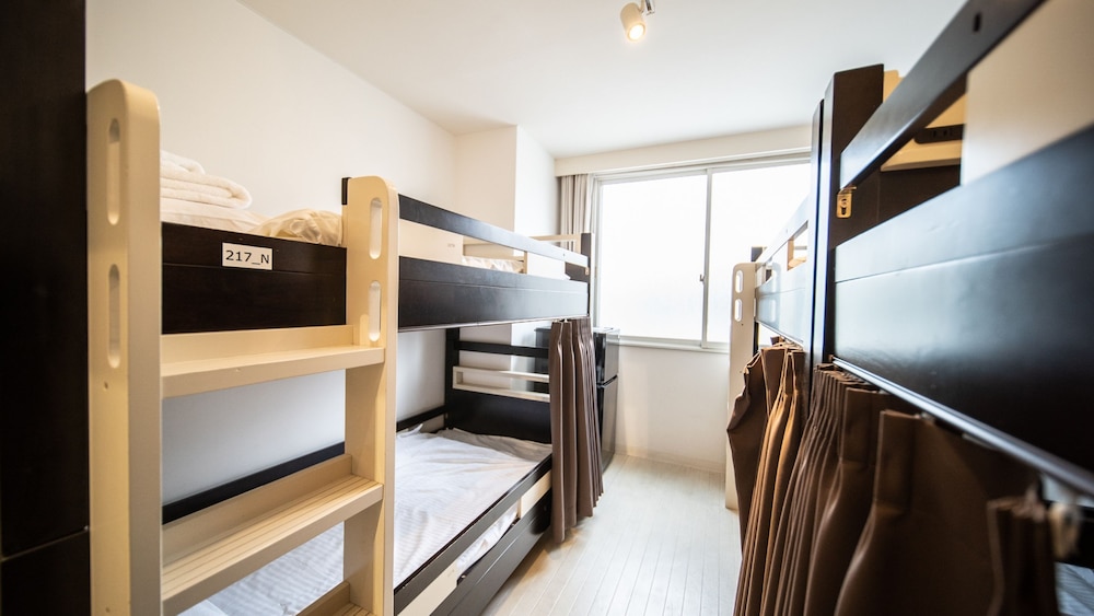 [Shared Bathroom] Shared Dormitory (6 Bedrooms)