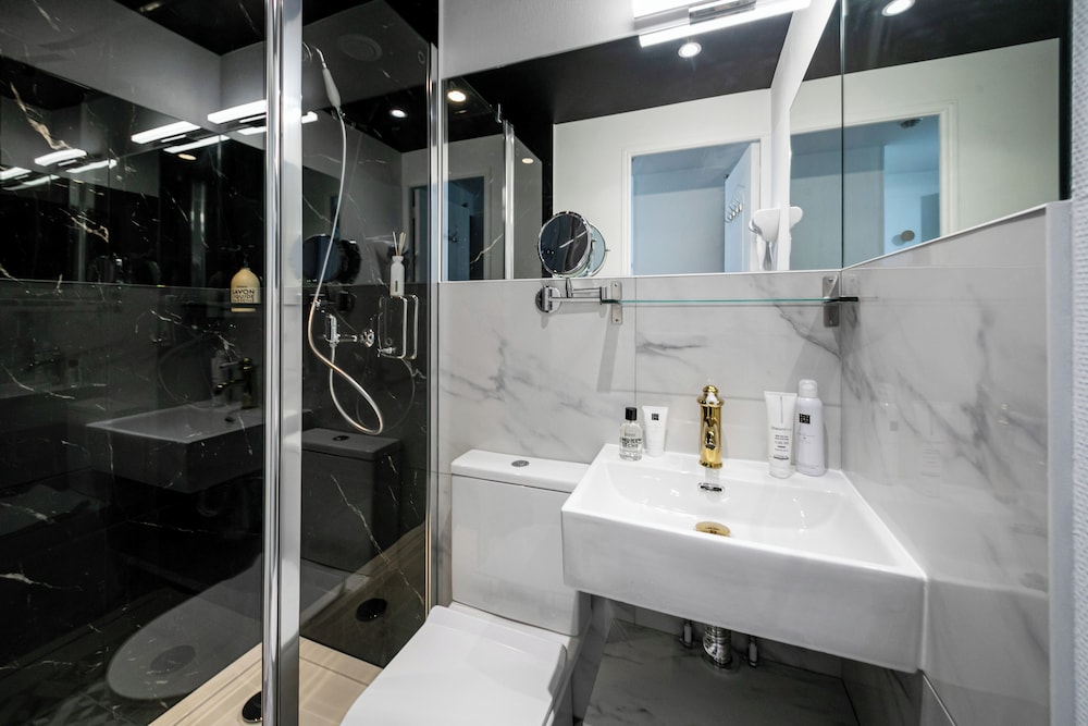 Standard Double Room, Ensuite (Savannah Room) photo 3