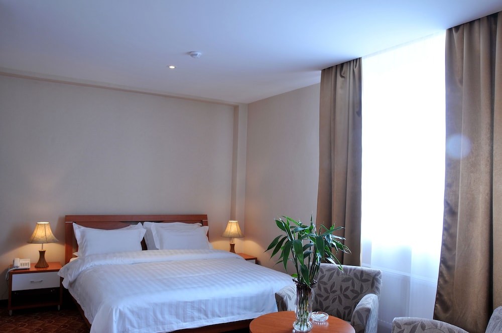 Family Room, 2 Bedrooms