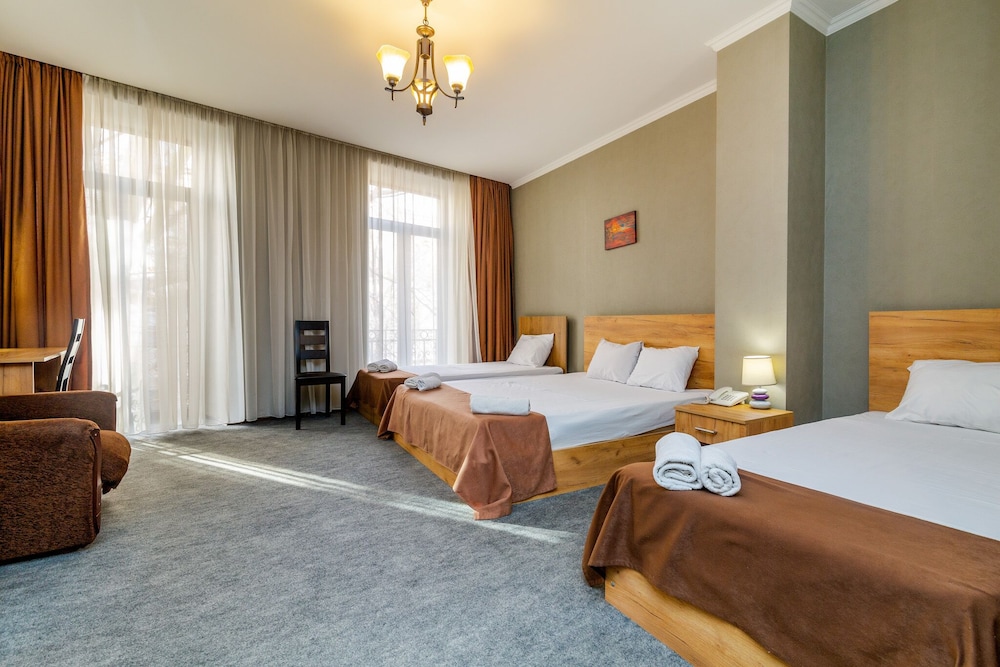 Deluxe Quadruple Room, City View photo 1