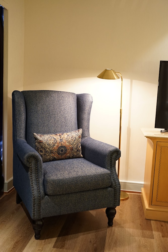 The King Suite (2 Bedroom) photo 2