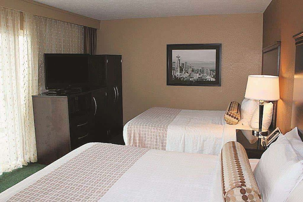 Room, 2 Queen Beds, Non Smoking - Photo 2