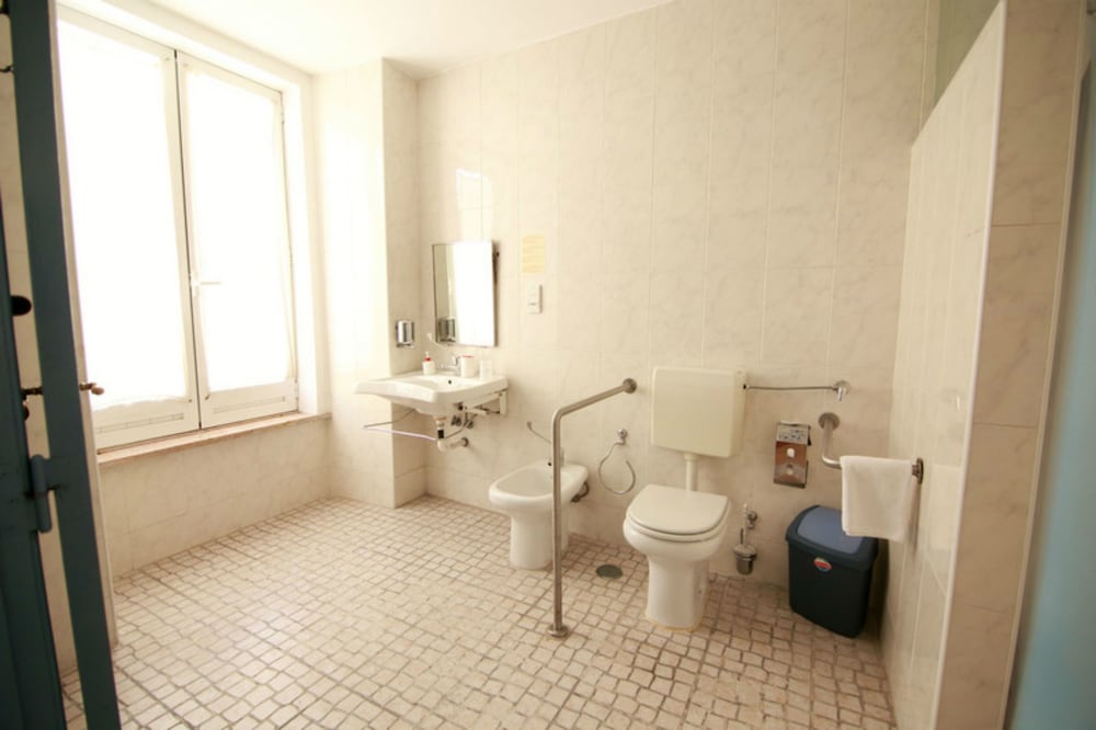 Double Room - Photo 8