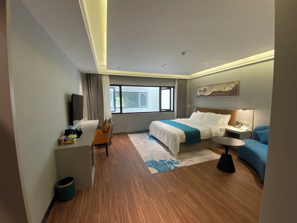 Exclusive Apartment, Balcony, City View