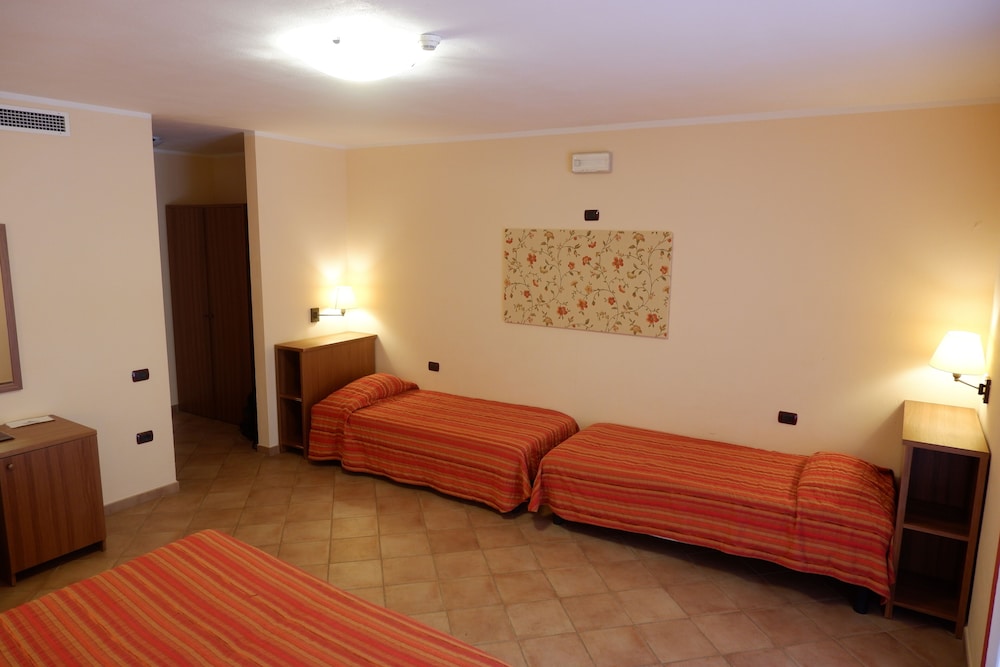 Standard Quadruple Room, Accessible, Garden View