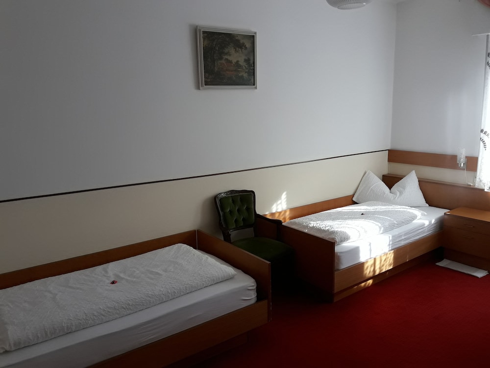 Economy Room, 2 Bedrooms, Mountain View
