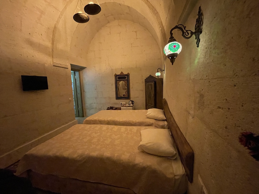 Stone/Arch Room- 103 photo 2