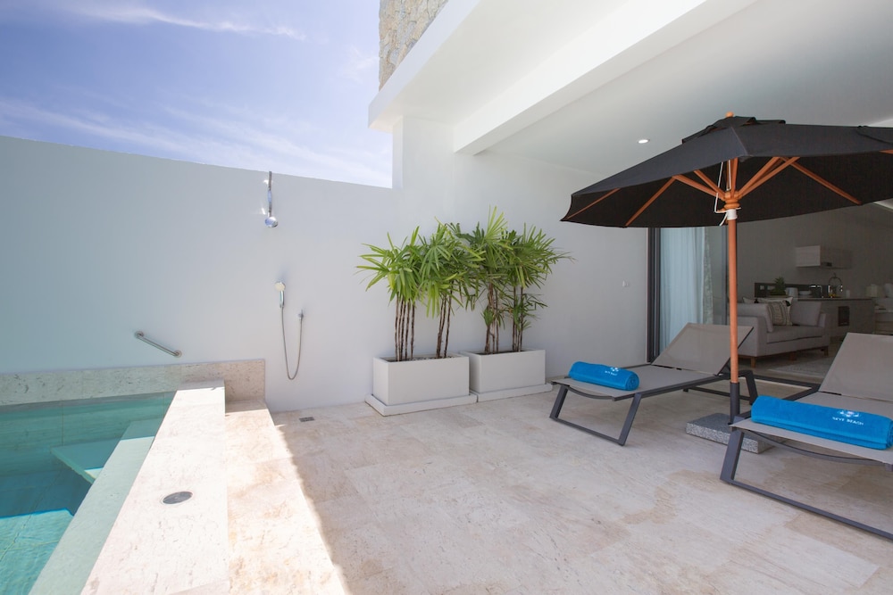 1 Bedroom Pool Suite - Photo 12