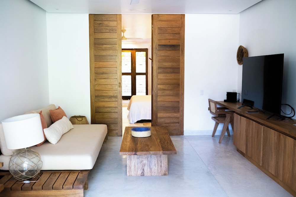 Superior Suite, 1 King Bed, Pool View (One Bedroom)