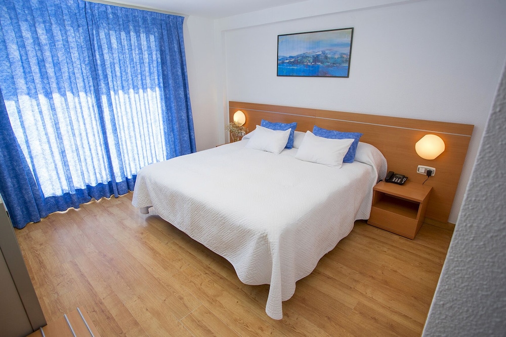 Double Room (2 adults) - Photo 5