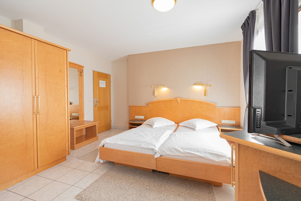 Standard Triple Room photo 2