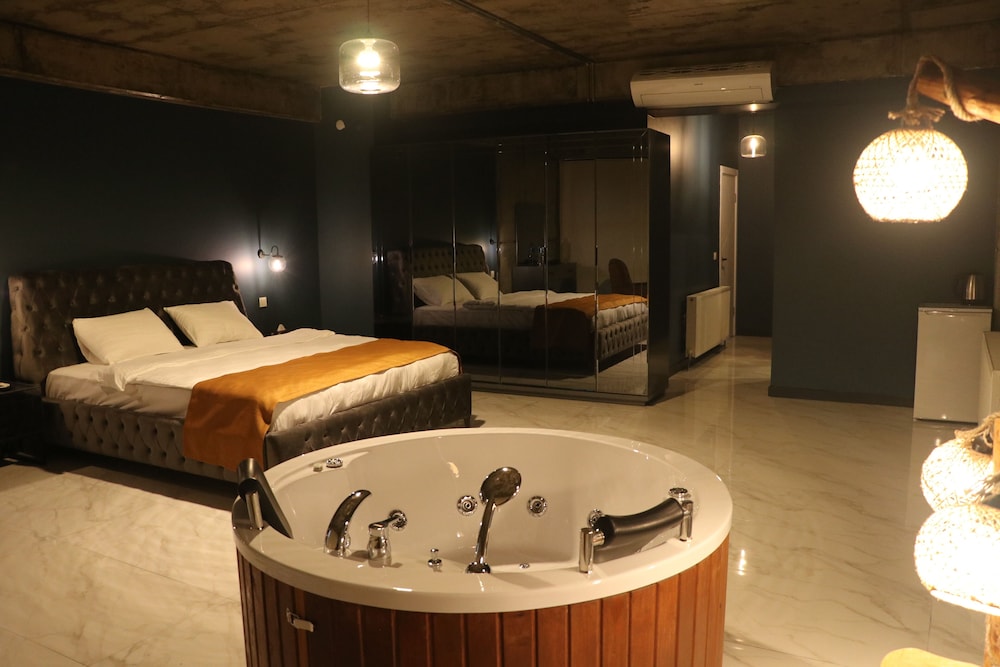 Executive Studio Suite, 1 Double Bed, Bathtub photo 3