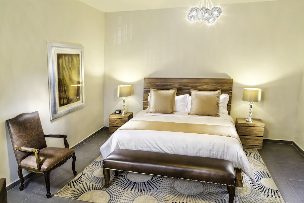 Superior Suite, 1 King Bed, Hot Tub