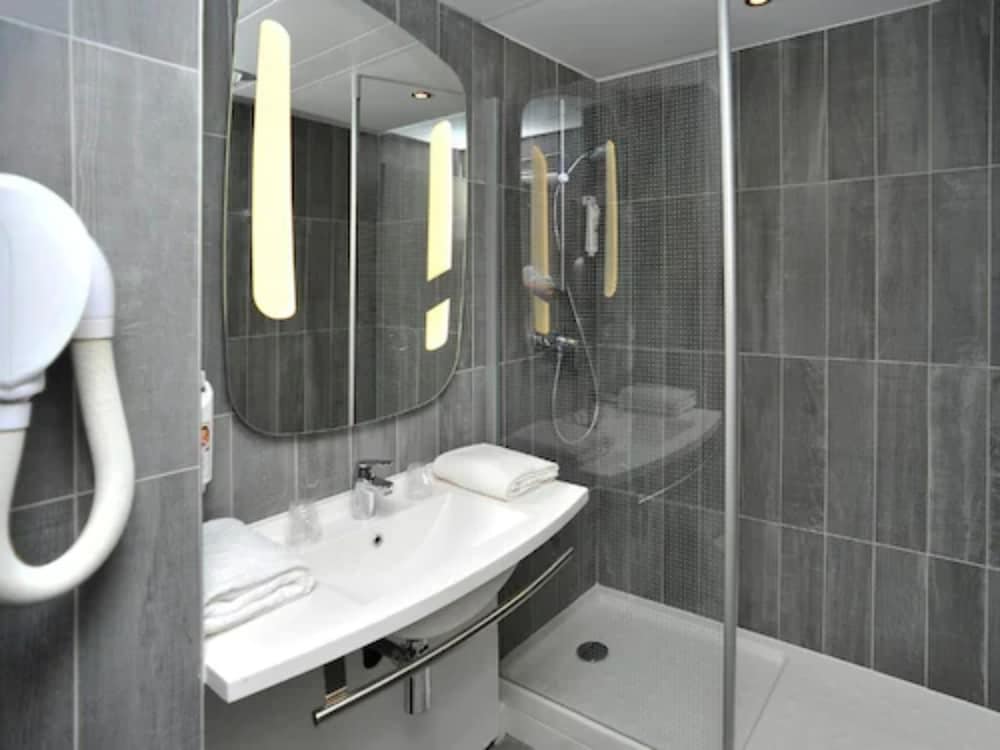 Standard Room, 2 Twin Beds - Photo 4