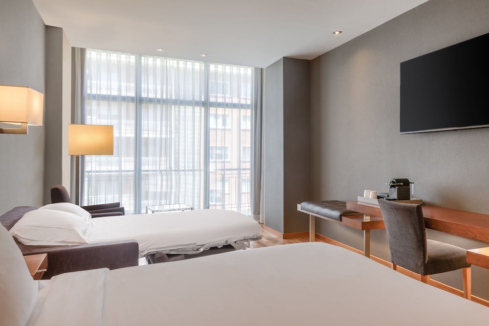 Superior Room, 1 King Bed with Sofa bed thumbnail 5