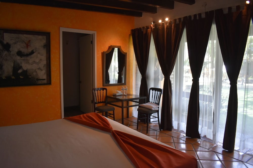 Deluxe Room, Garden View (Bugambilia)
