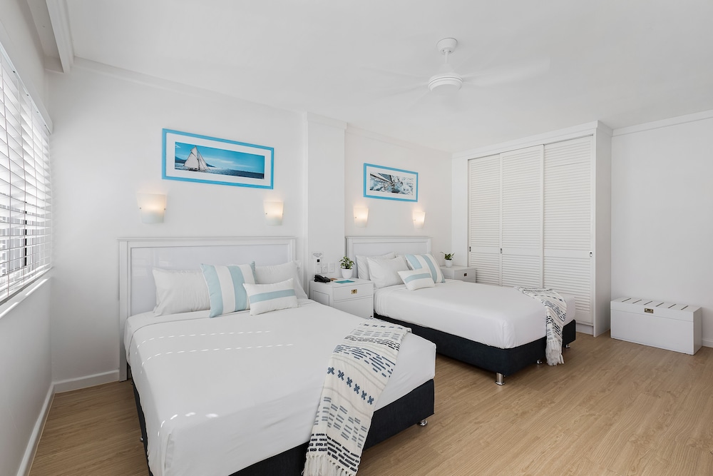 Ocean Twin Queen Room - Photo 9