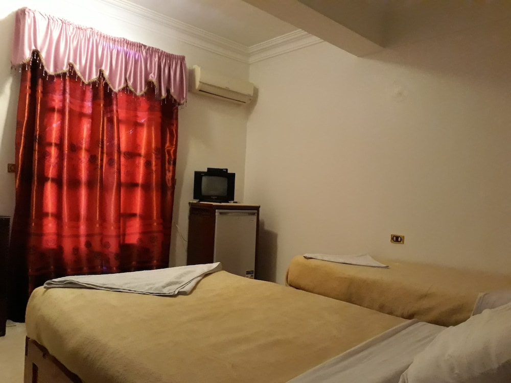 Family Suite, 2 Bedrooms, Smoking, River View photo 3