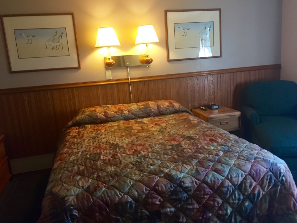 Economy Room, 1 Queen Bed photo 1
