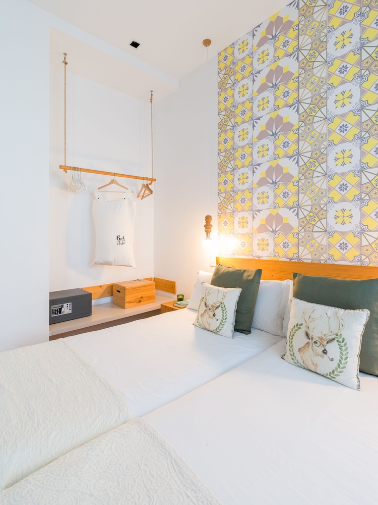 Superior Double Room thumbnail 5